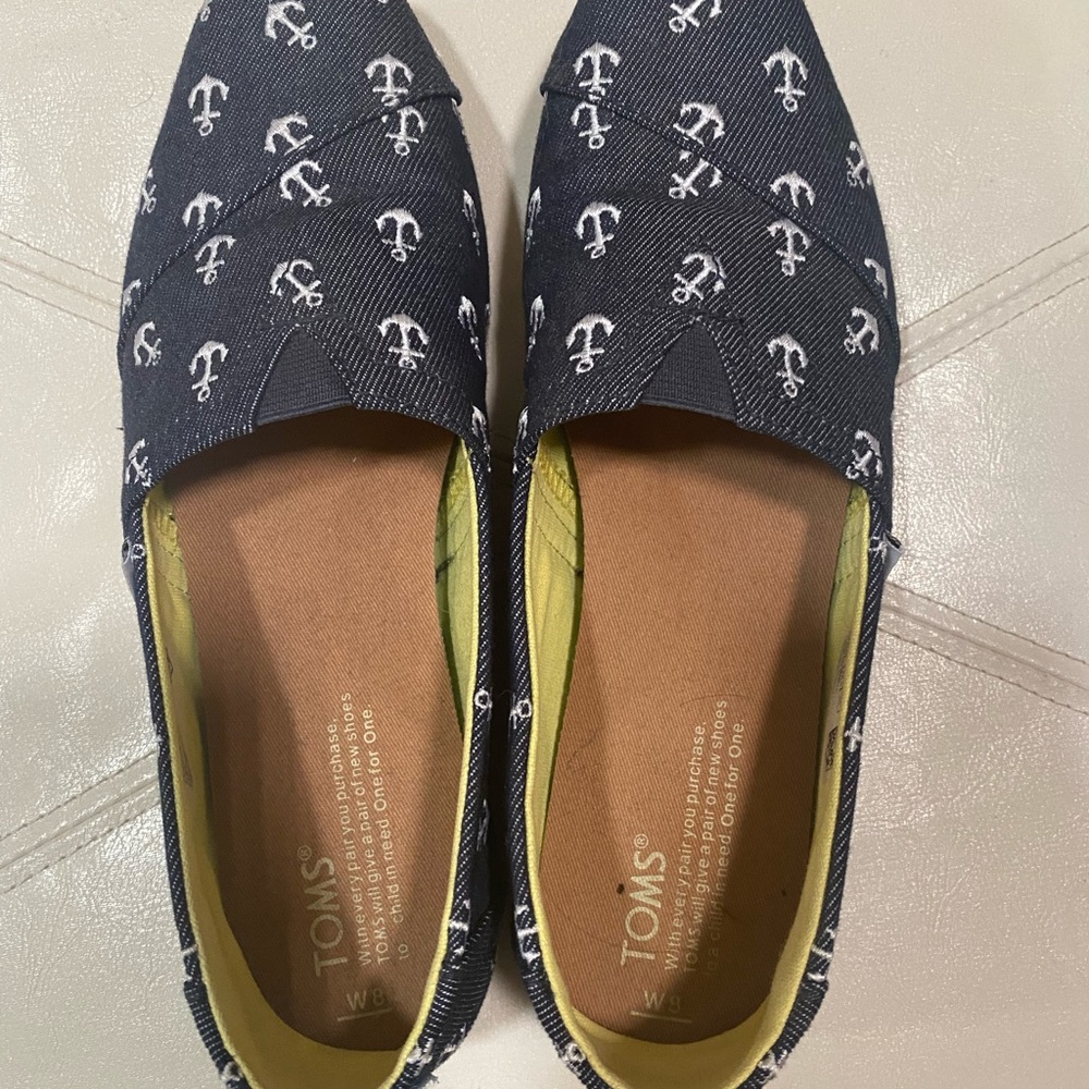 Toms navy shoes